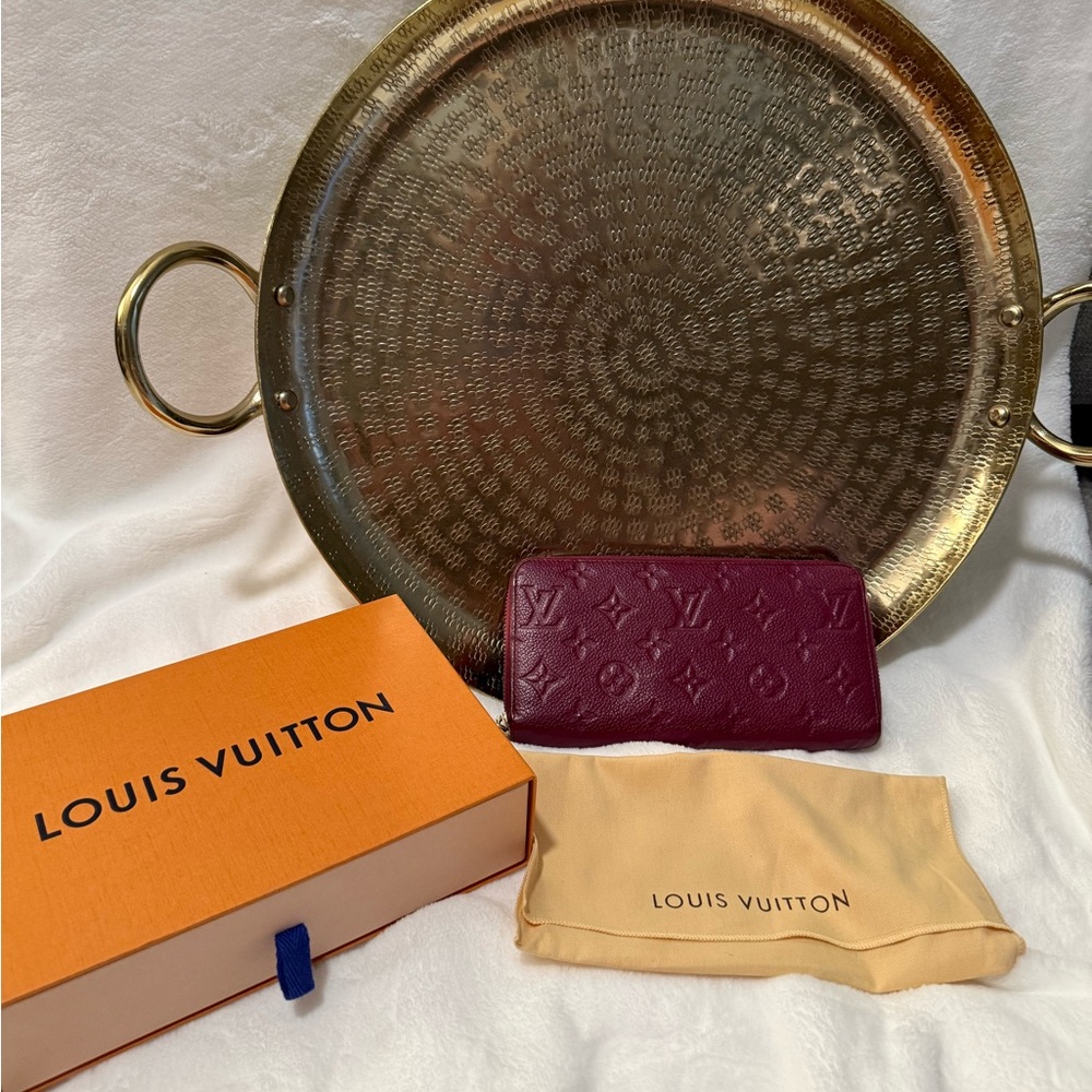 Louis Vuitton Purple empriente my Wallet
FULL INCLUSION with BOX and DUSTY